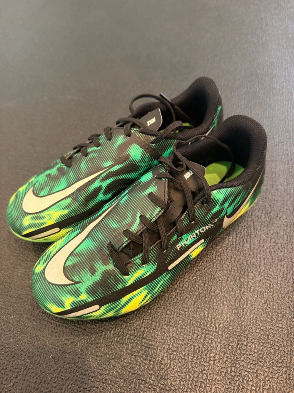 Nike Kids Green and Black Phantom Soccer Cleats Size 3Y